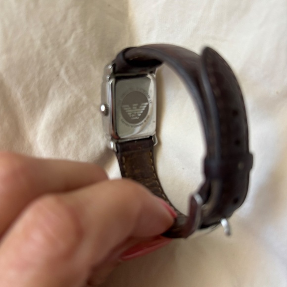 Vintage women's Armani watch classic 90's chic - Picture 7 of 7